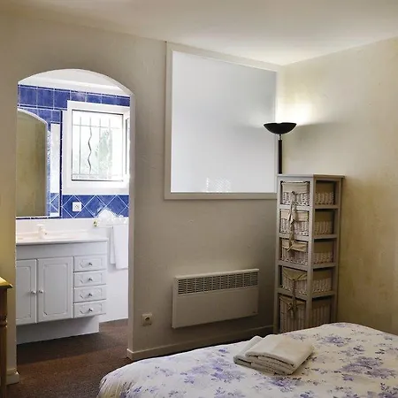 Studio Holiday In Raphael